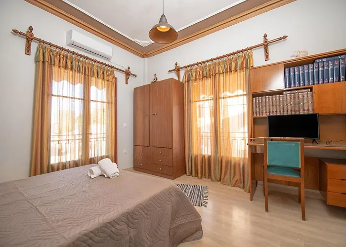 Fay\'S Vintage Boutique House